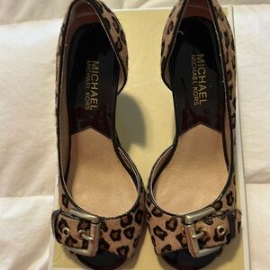 Michael Kors leopard pump lightly used size 6M open toes and adjustable buckle